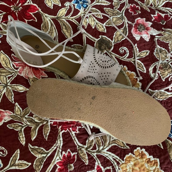 Size 10 pink suede fashion sandals - Picture 3 of 4